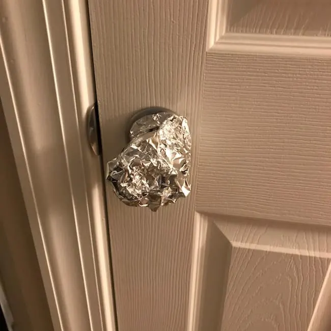 why put aluminum foil on your door knob